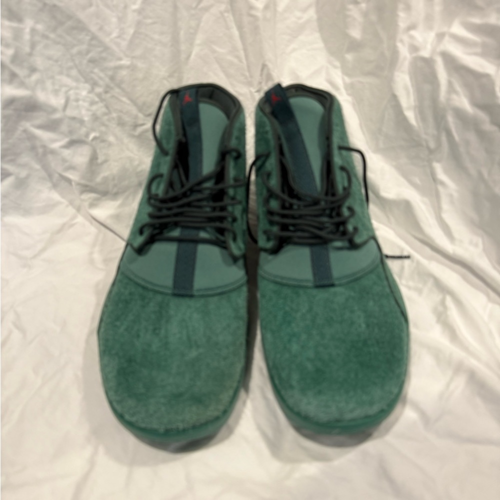 Jordan Eclipse Chukka Trophy Green Red #898358-325 Men’s Size 13